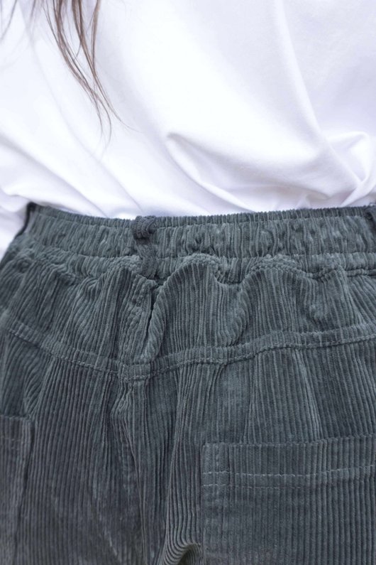 Gilbert Soft Cord Barrel Pant Charcoal /8=